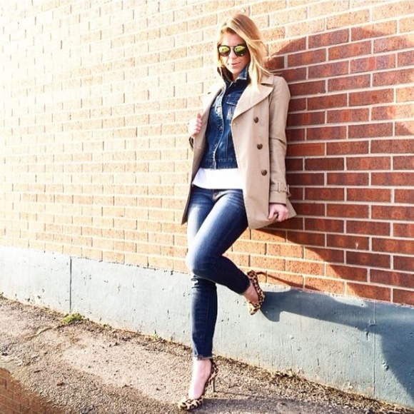 Meet your Posher <<Hilary>> - Picture 7 of 8